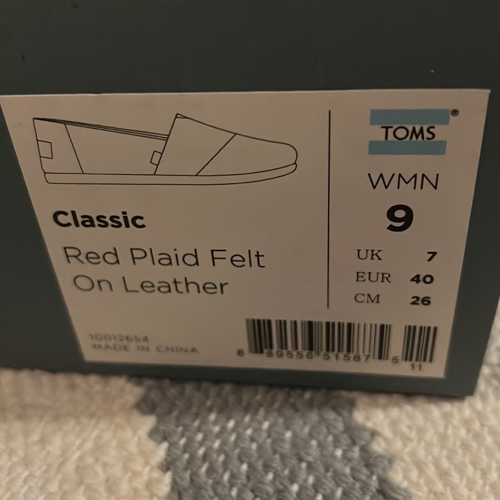 TOMS classic slip ons - Picture 2 of 9